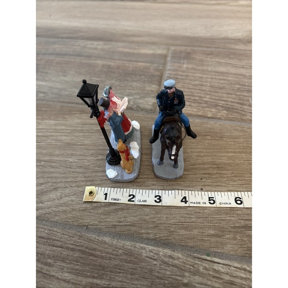 LEMAX Singing Carols #42256 & Policeman On Horse - Picture 9 of 11